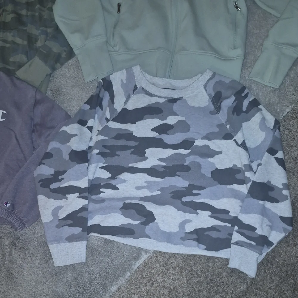 Womens Hoodie Bundle, Size M - Picture 2 of 7